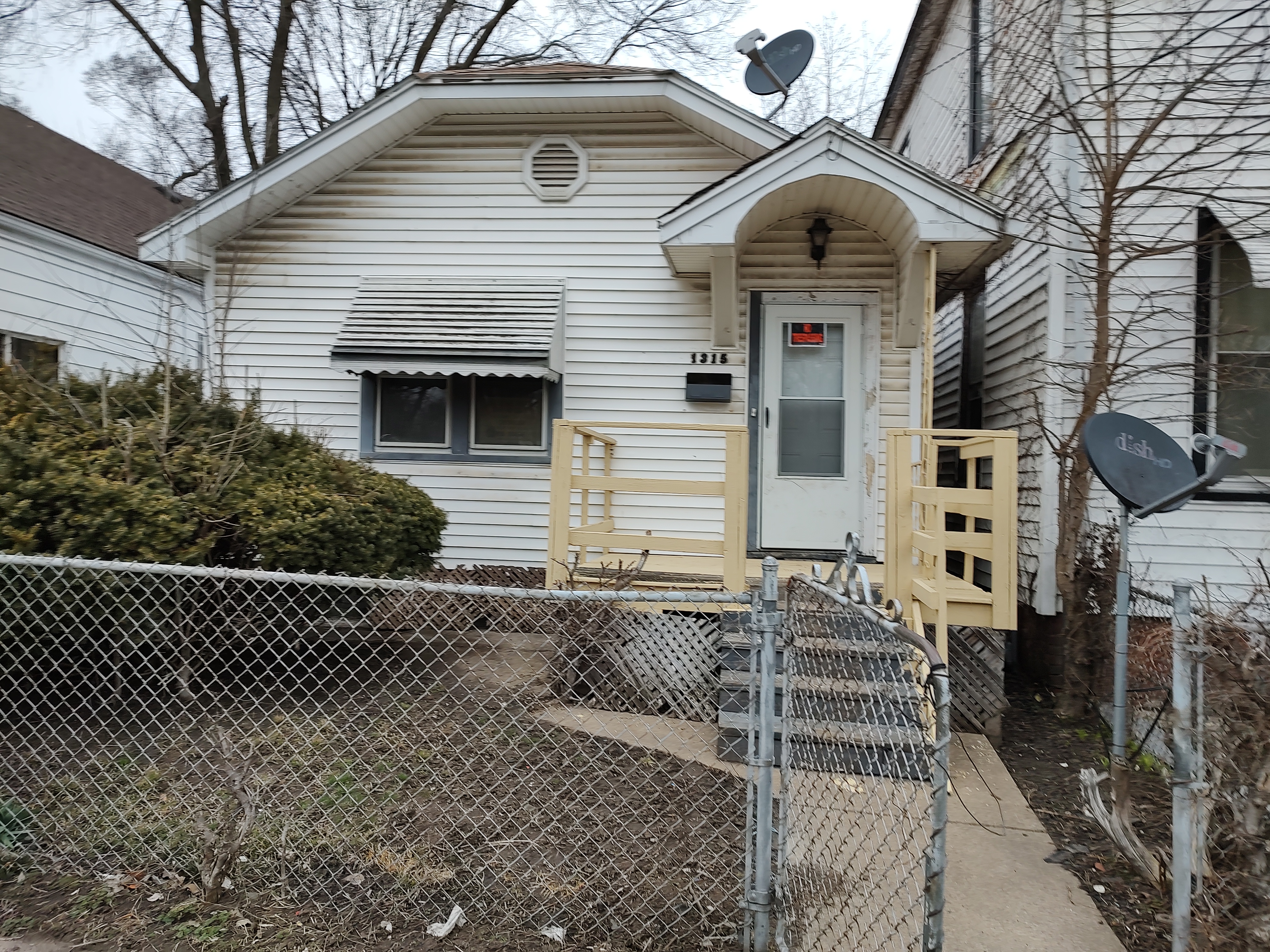 1315 W John W Gwynn Jr Ave Peoria IL 61605