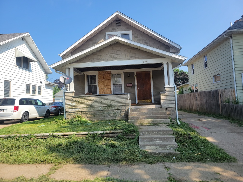 836 14th Ave S Clinton IA 52732