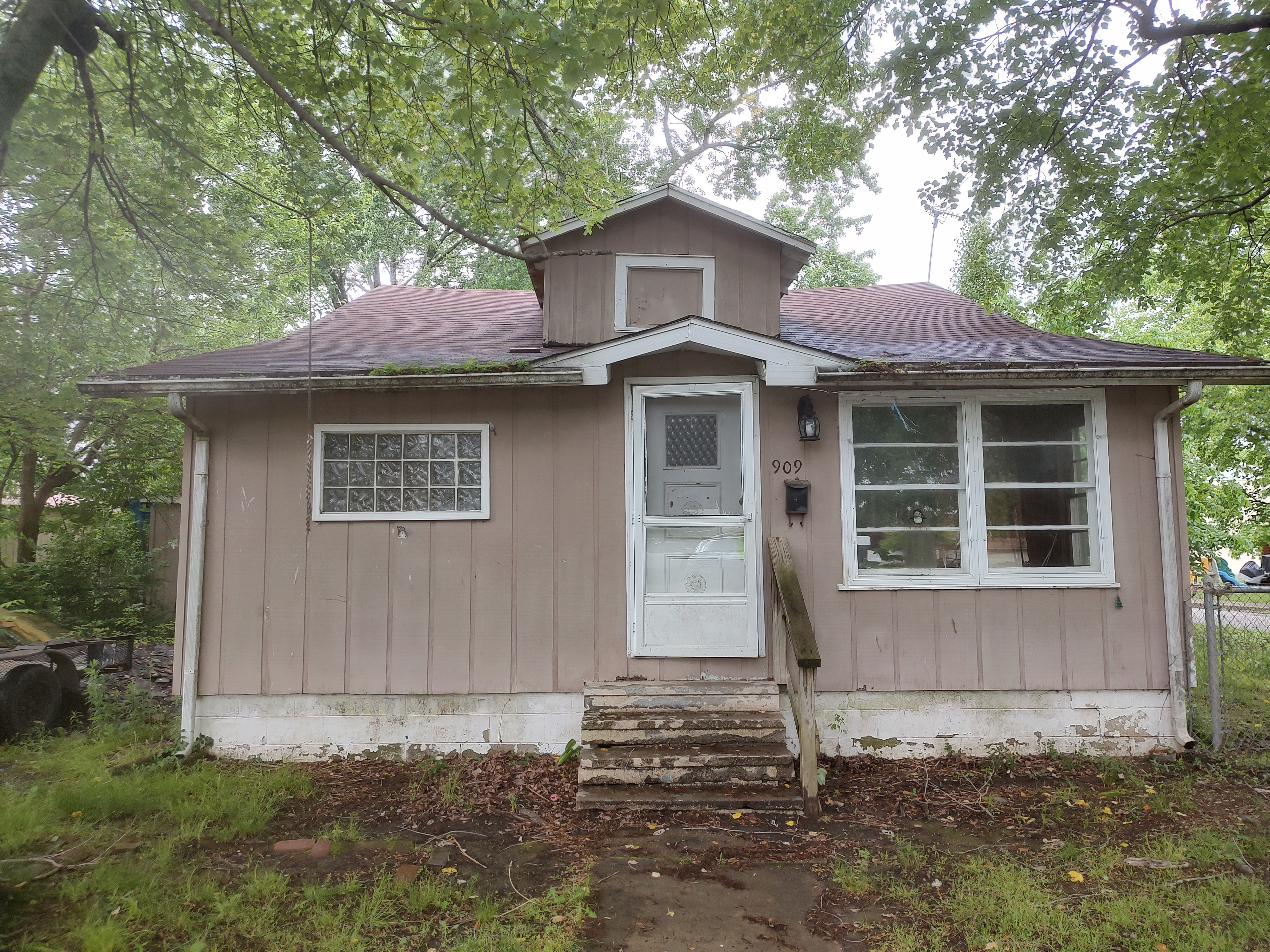 909 Fairland Street Benton IL 62812