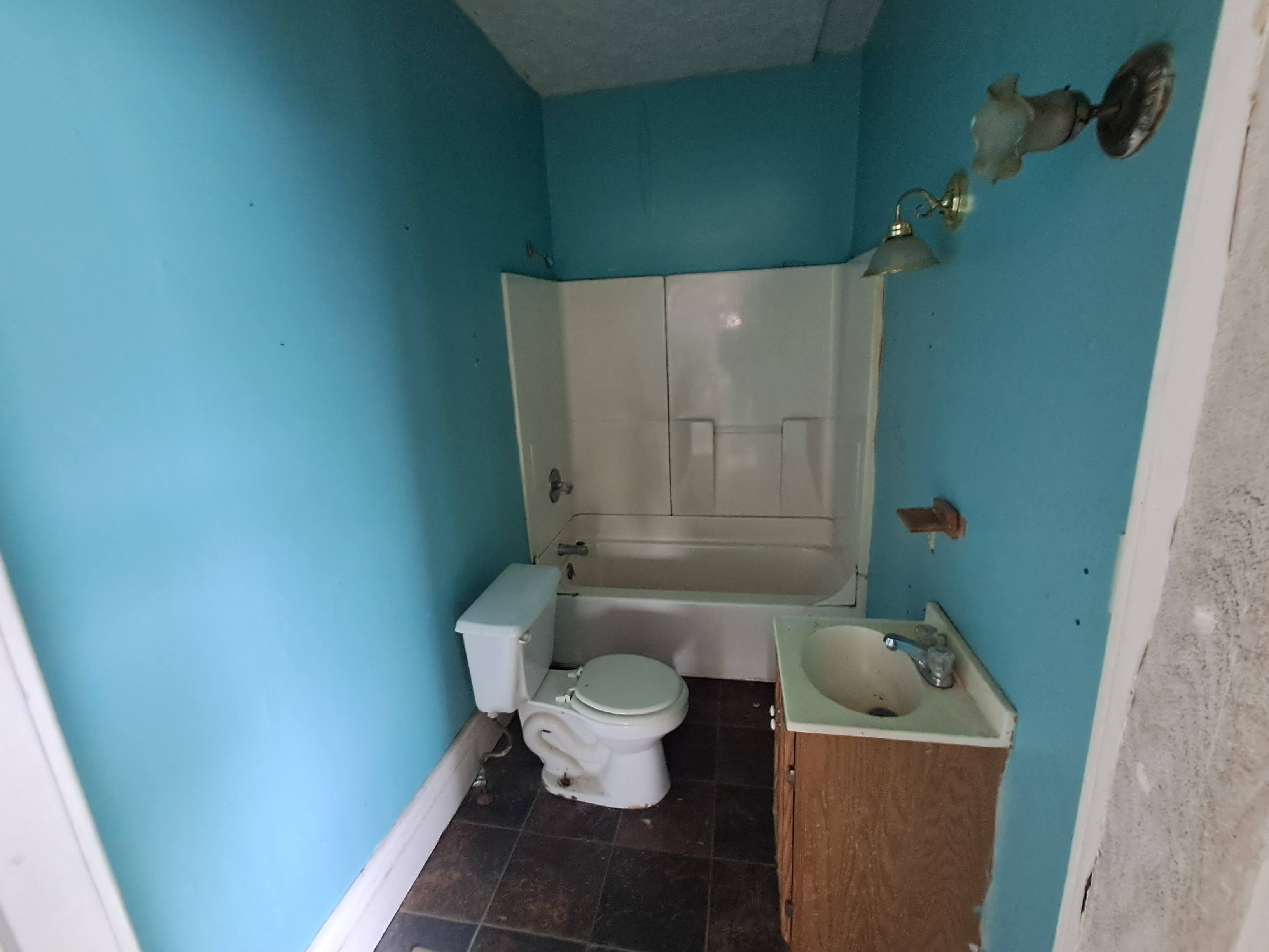 1708 Center St Moundsville WV 26041
