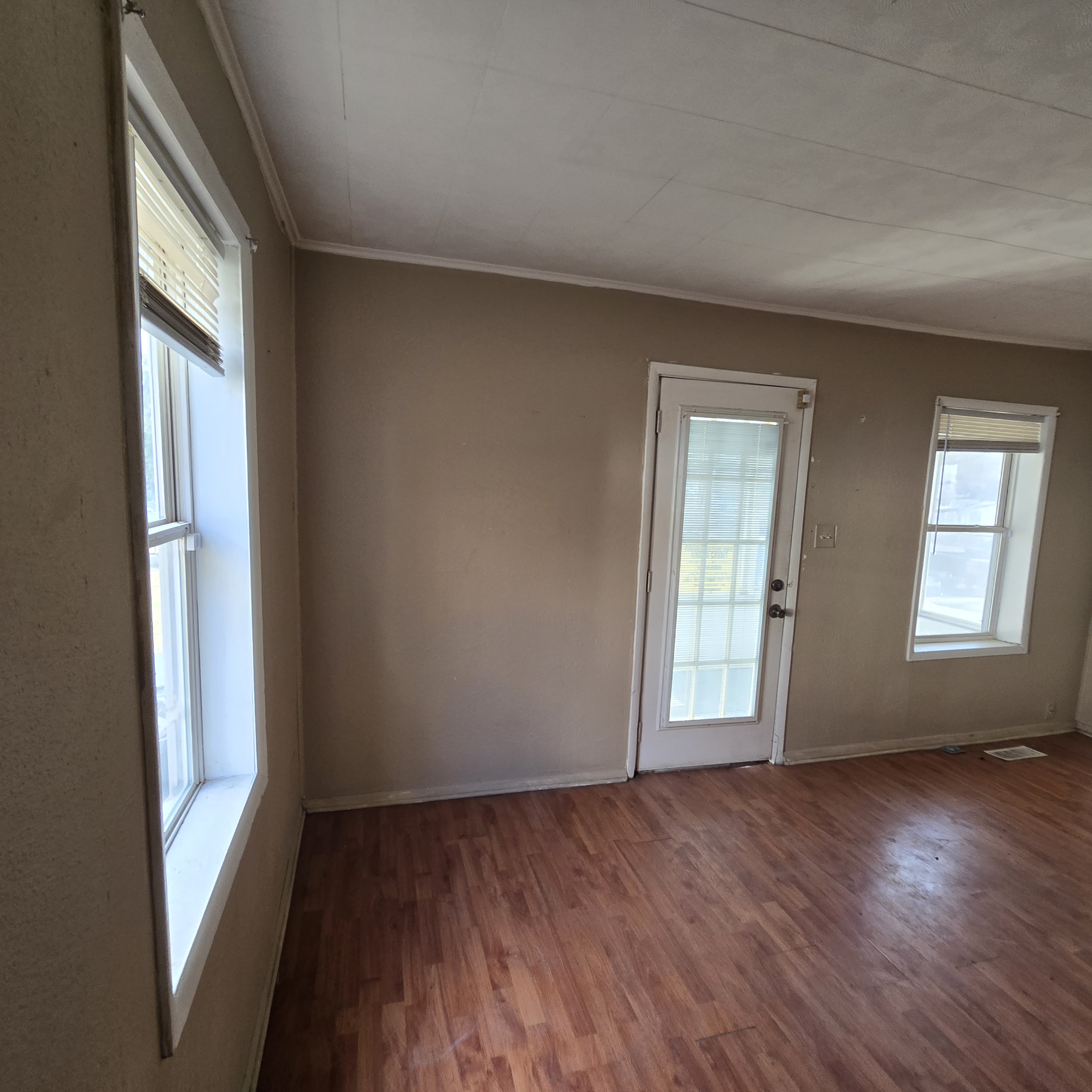 619 NE Rock Island Peoria IL 61603