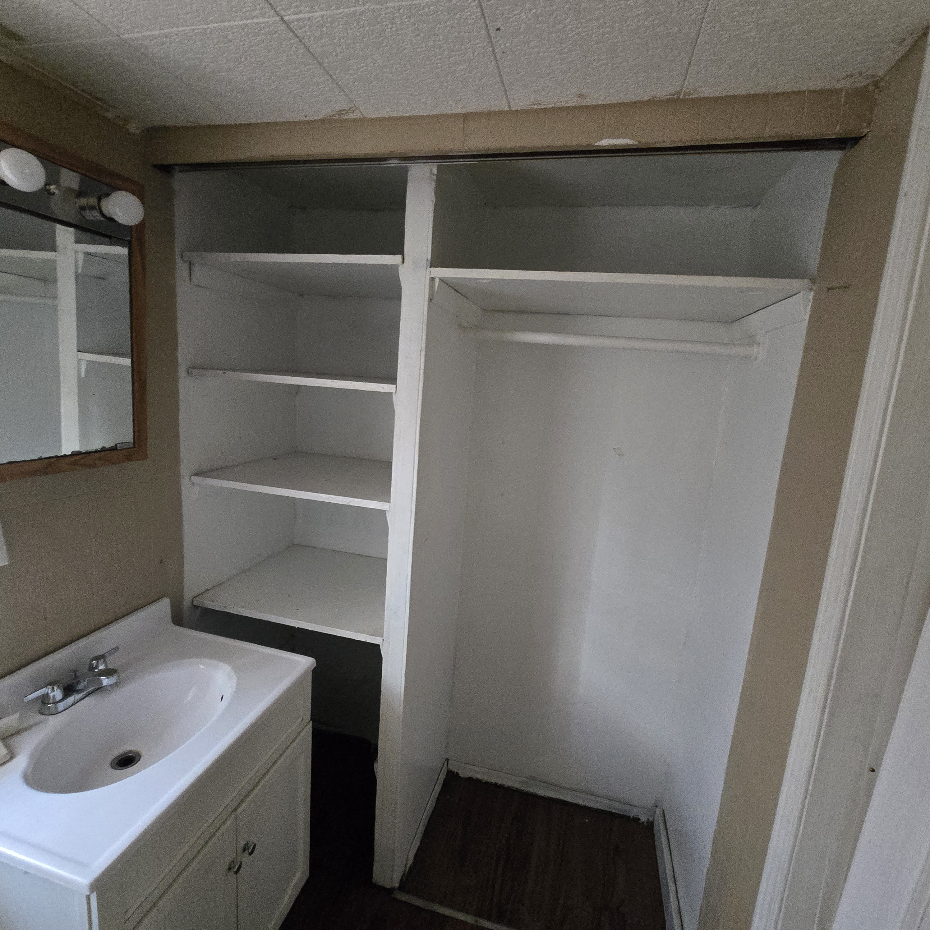 619 NE Rock Island Peoria IL 61603