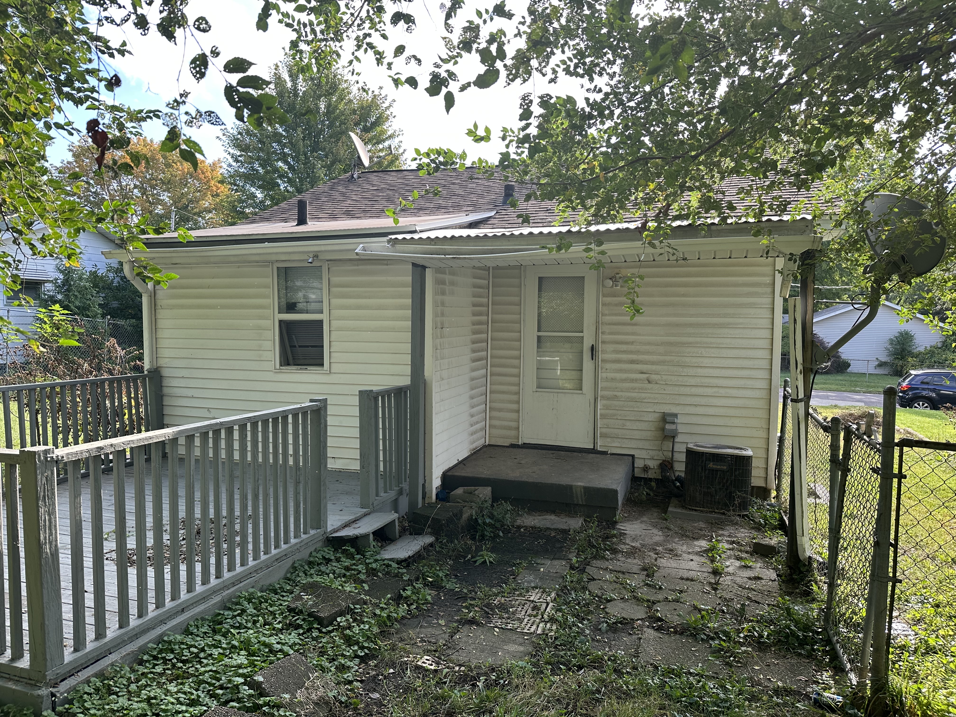 619 NE Rock Island Peoria IL 61603