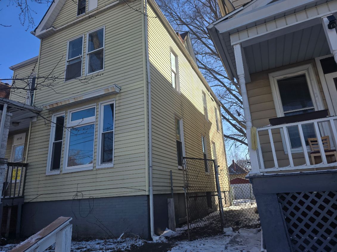 1806 N Peoria Ave Peoria IL 61603