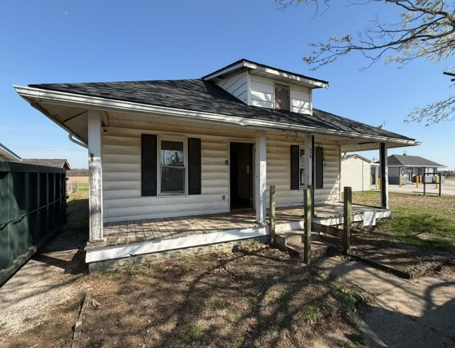 220 S Main St Griffin IN 47616