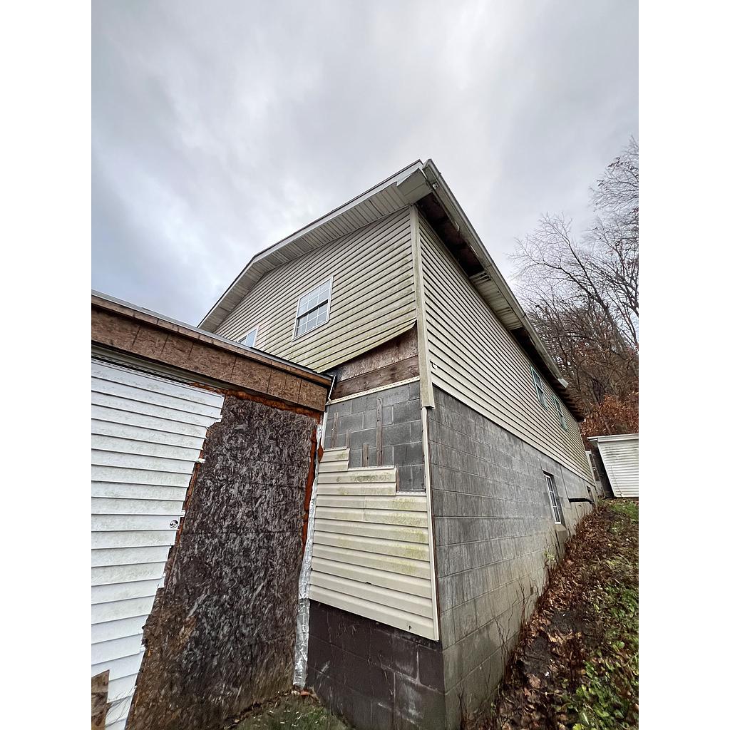 618 Whitely St Bridgeport OH 43912