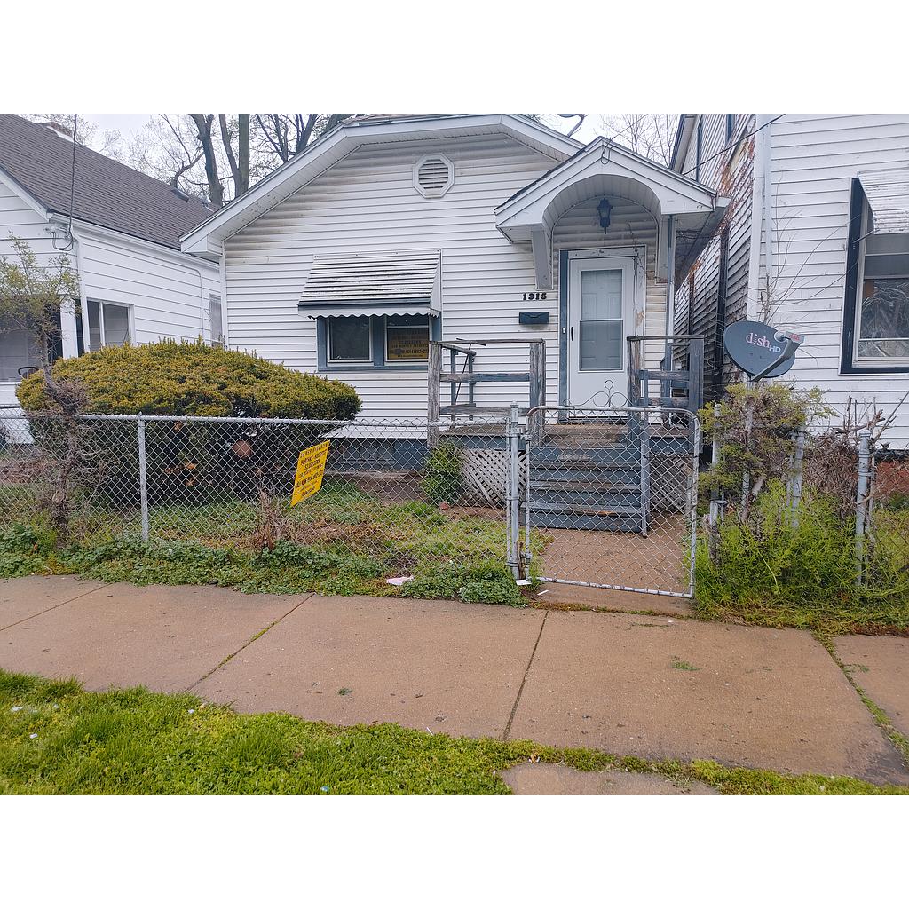 1315 W John W Gwynn Jr Ave Peoria IL 61605