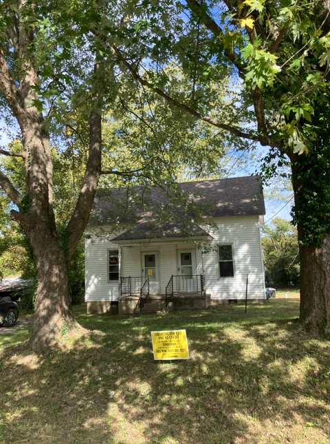 223 E Clara St Golconda, IL 62938