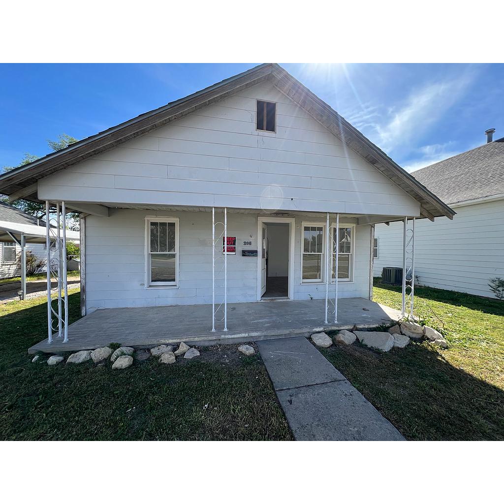205 S Kansas St, Plainville, KS 67663