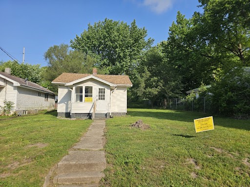 619 NE Rock Island Peoria IL 61603