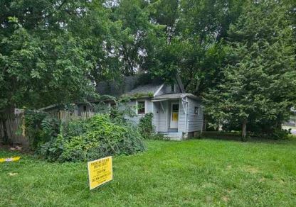 2502 Antoinette St Peoria IL 61605